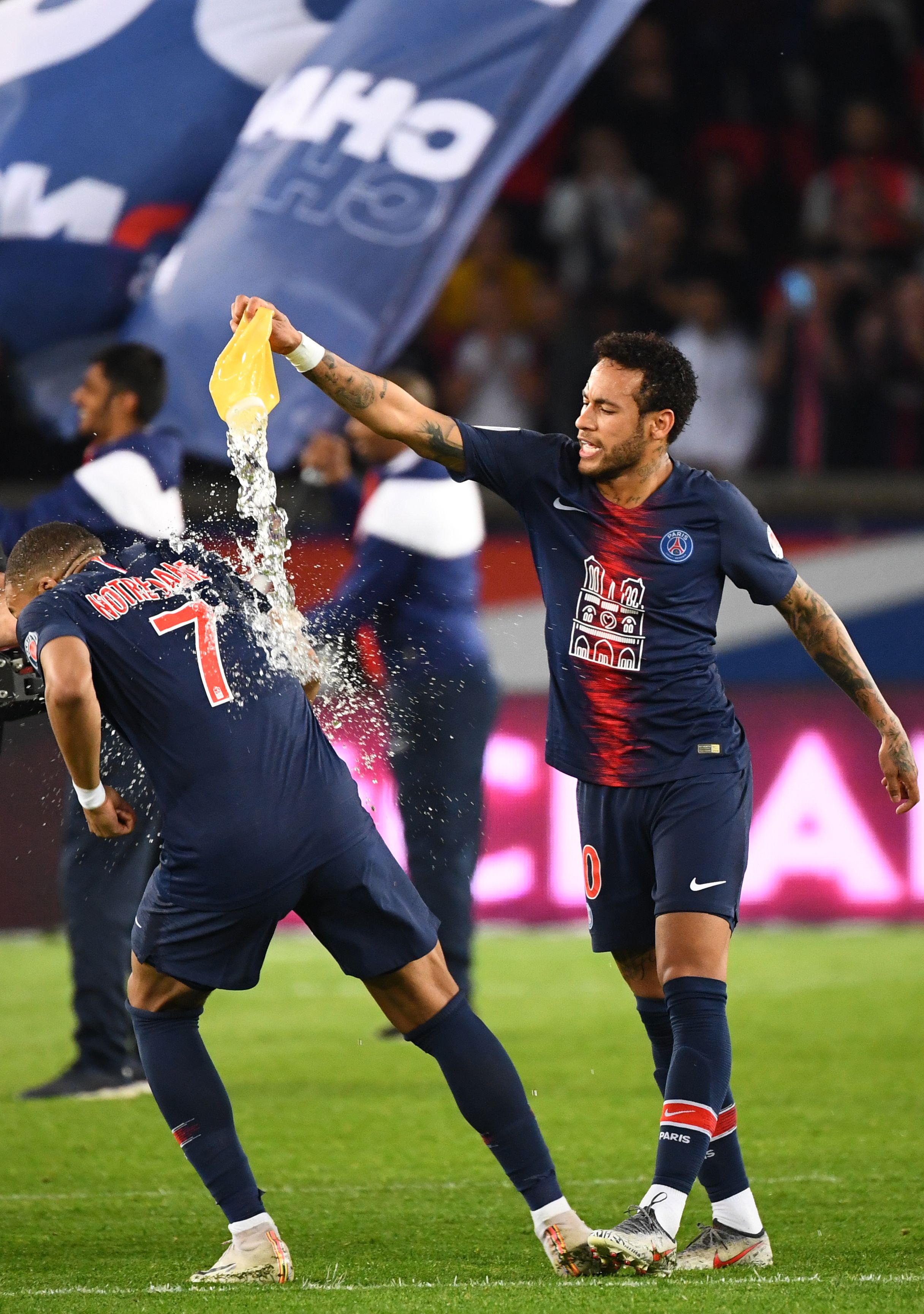 官方：费内巴切签下前狼队后卫塞梅多，双方签约两年（费内巴切官宣前狼队后卫塞梅多加盟，签约两年）