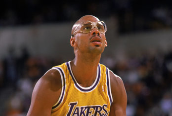 弗拉格克尼佩尔每月得分对比：几乎并驾齐驱 弗拉格涨幅更大（弗拉格与克尼佩尔月度得分对比：几近齐平，弗拉格增幅更强）