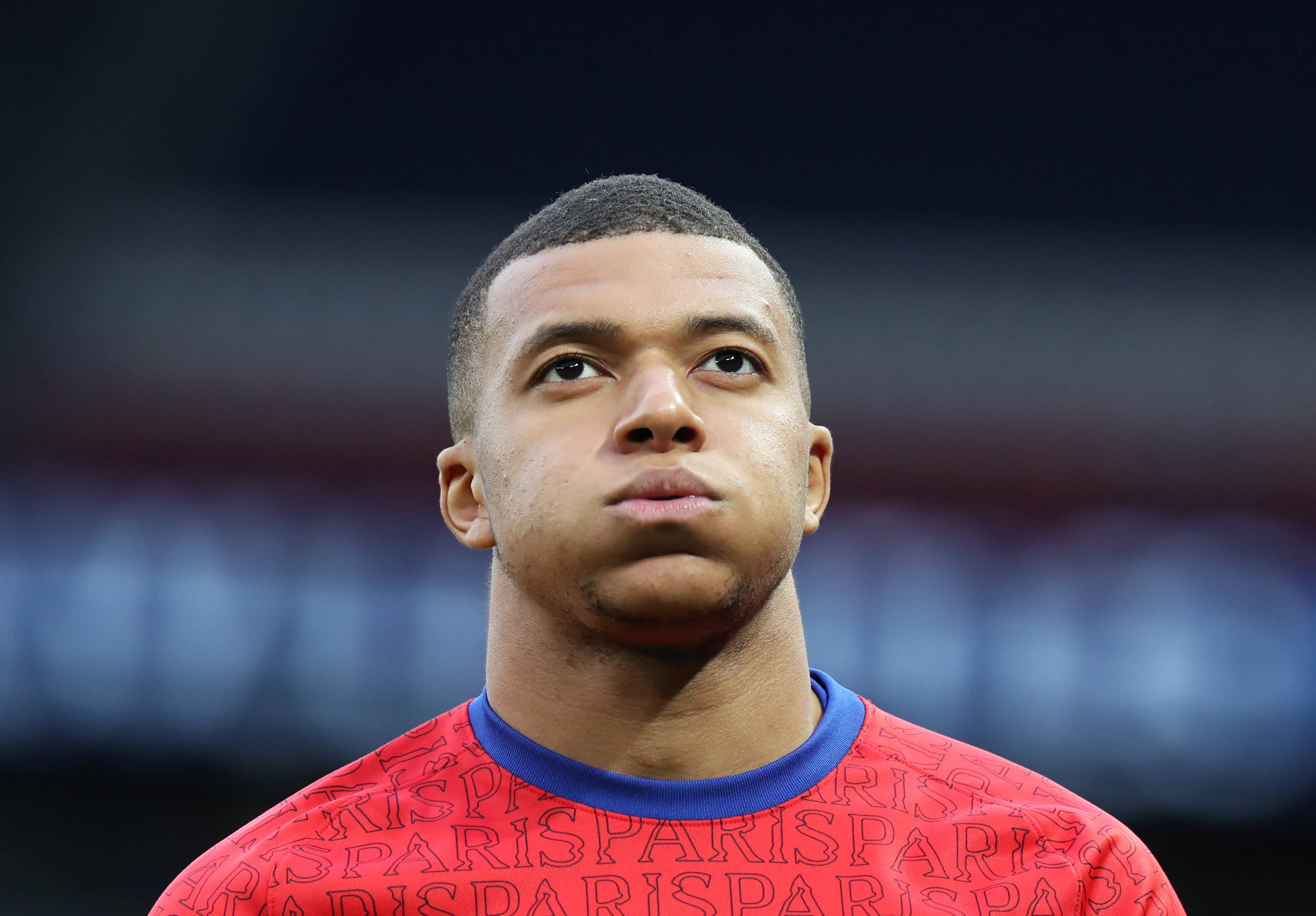 德甲战报：Y.迪奥曼德帽子戏法，RB莱比锡6-0狂胜法兰克福（德甲速递：RB莱比锡6-0横扫法兰克福，Y.迪奥曼德上演帽子戏法）