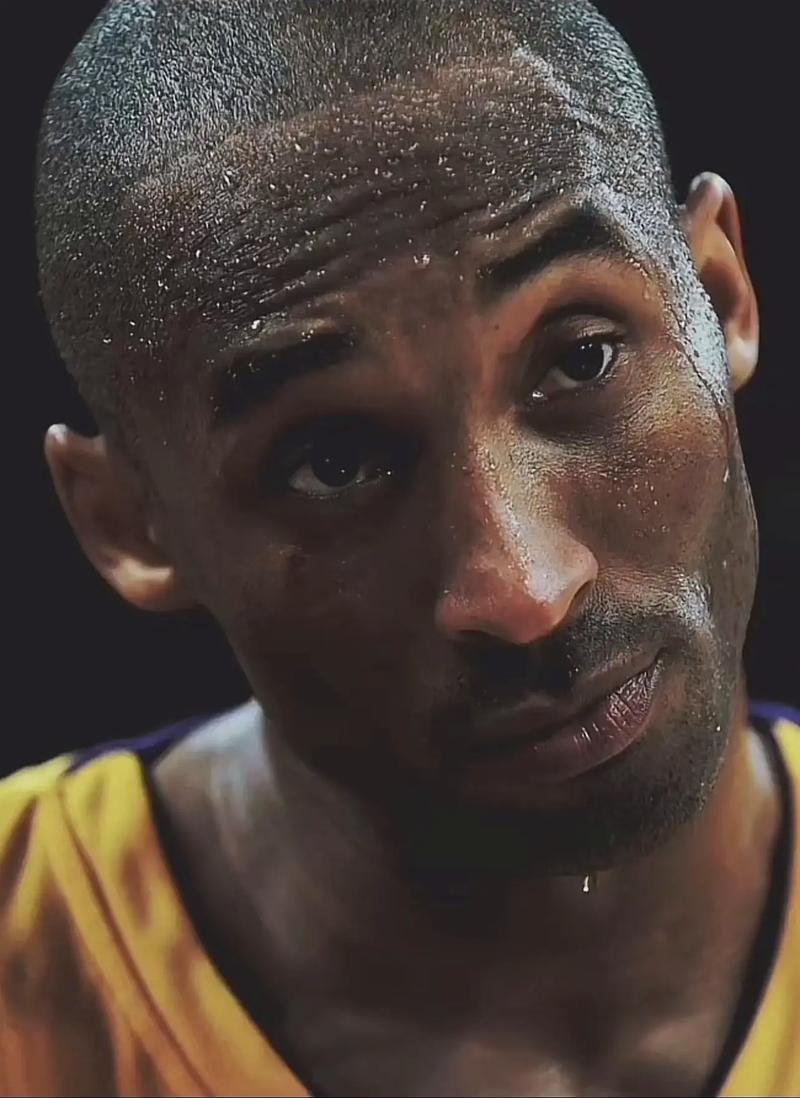 太丝滑了！约基奇上半场10中5得12分5板6助1断2帽 三分4中2（约基奇半场高效：10投5中拿下12分5板6助1断2帽，三分4投2中）