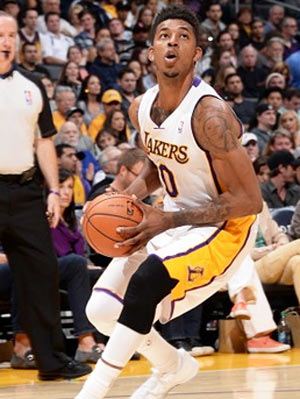 安东尼：很高兴进球，但更让我满意的是球队整体的表现（安东尼：进球令人开心，更让我满意的是球队的整体表现）